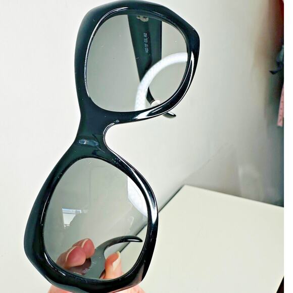 Vintage 80's Versace Black Modified Cat Eye Gray Lense Sunglasses MOD737COL852 - Picture 7 of 12